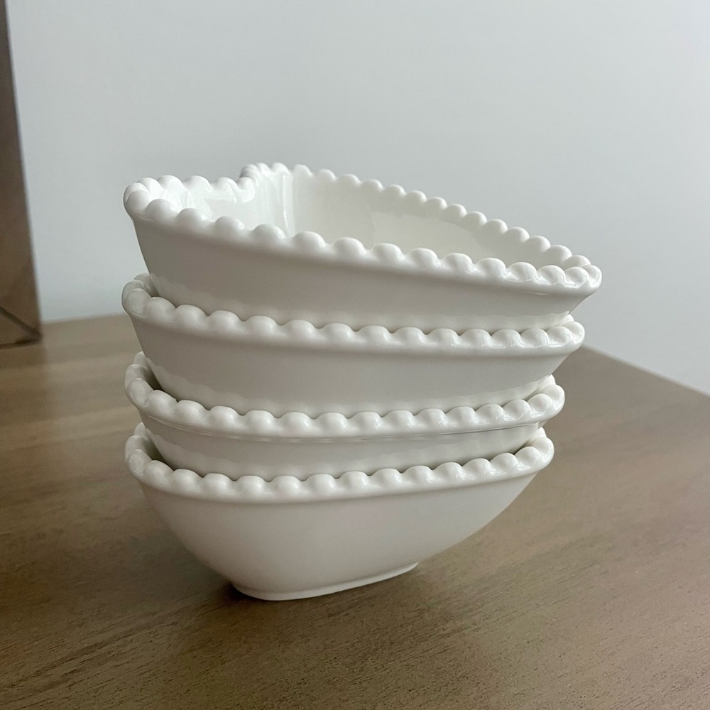 NWT Superior Porcelain Set of 4 Heart Shaped Dishes - Picture 3 of 8